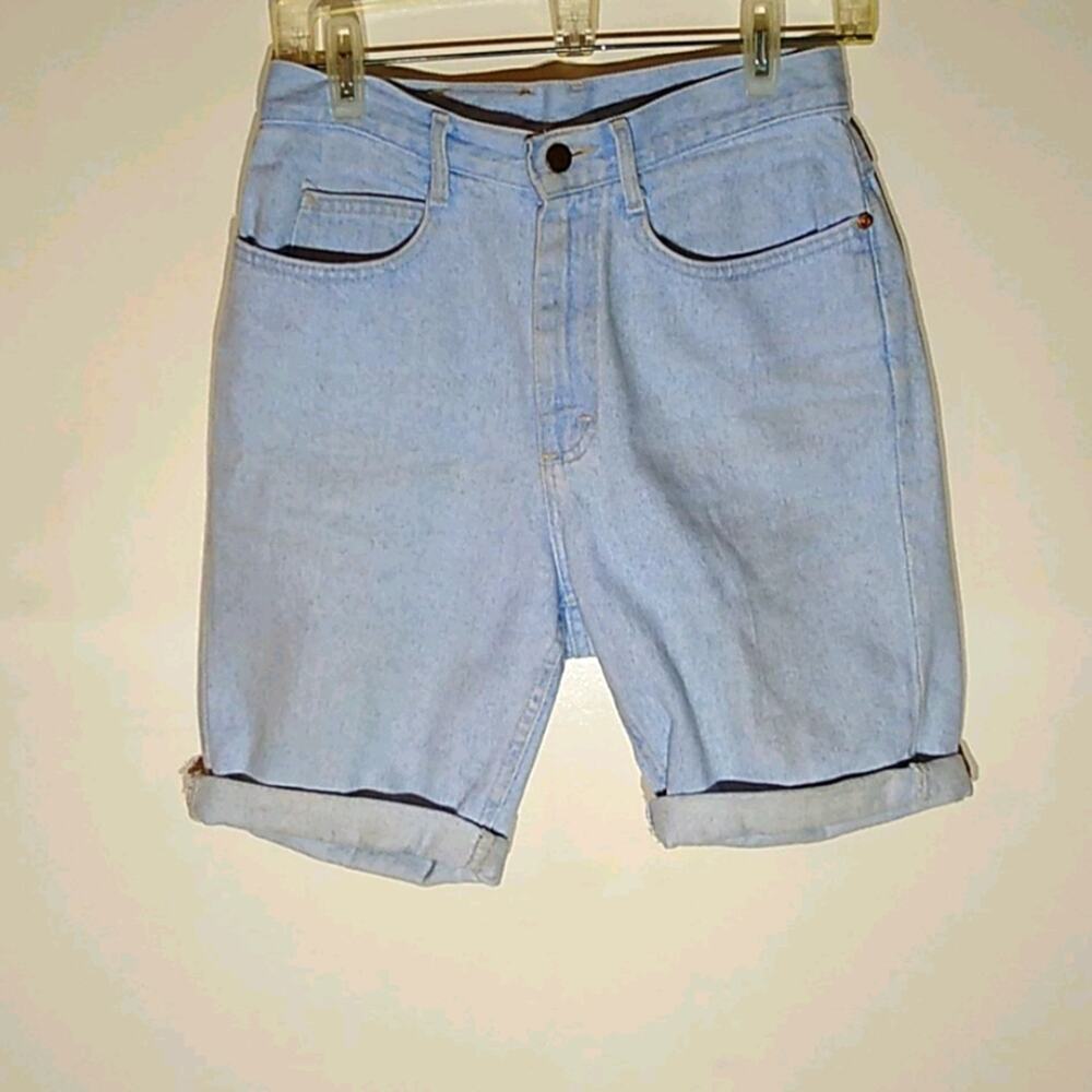 Lee 28X8 light washed denim shorts. Size 9 Boho, Summer, Beach